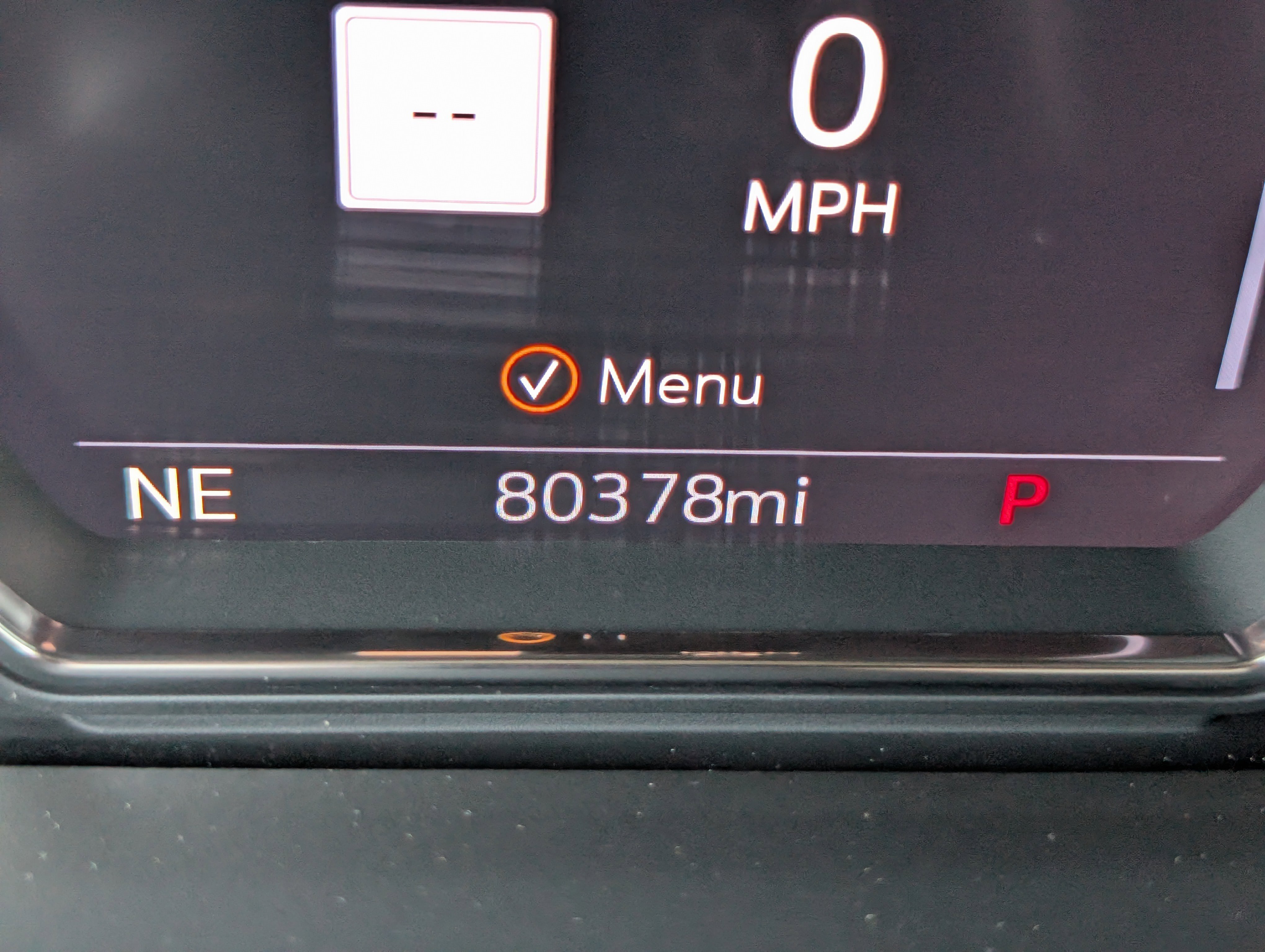 Used 2021 GMC Yukon XL SLT w/ SLT Premium Package image 16