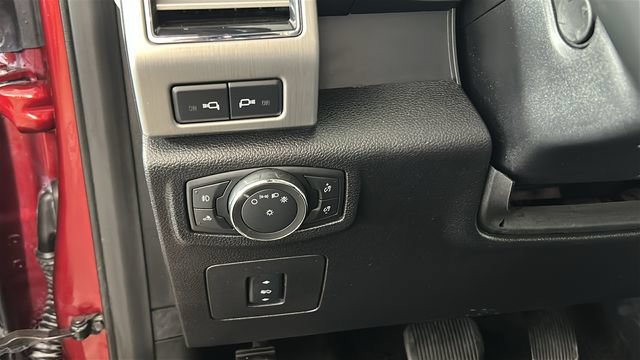 Used 2017 Ford F150 Platinum w/ Equipment Group 701A Luxury AWD/4WD image 19