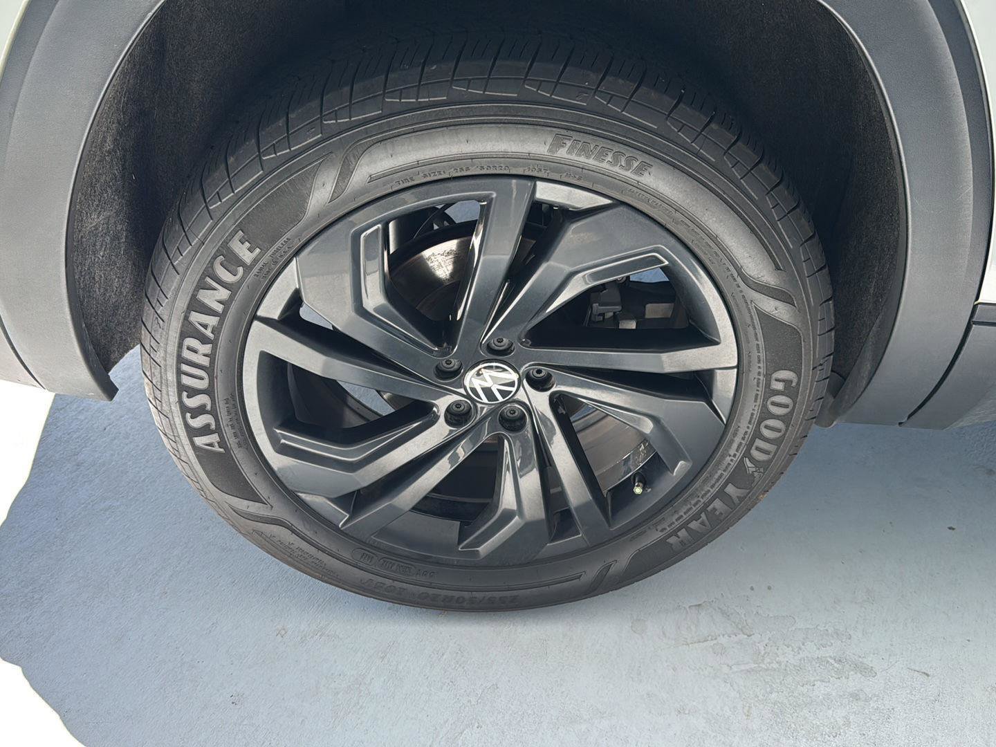 Used 2023 Volkswagen Atlas SE image 34