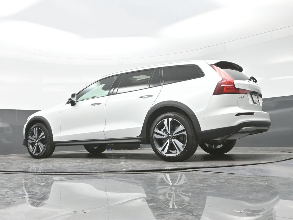 New 2026 Volvo V60 B5 Cross Country Plus w/ Protection Package Premier AWD/4WD image 28