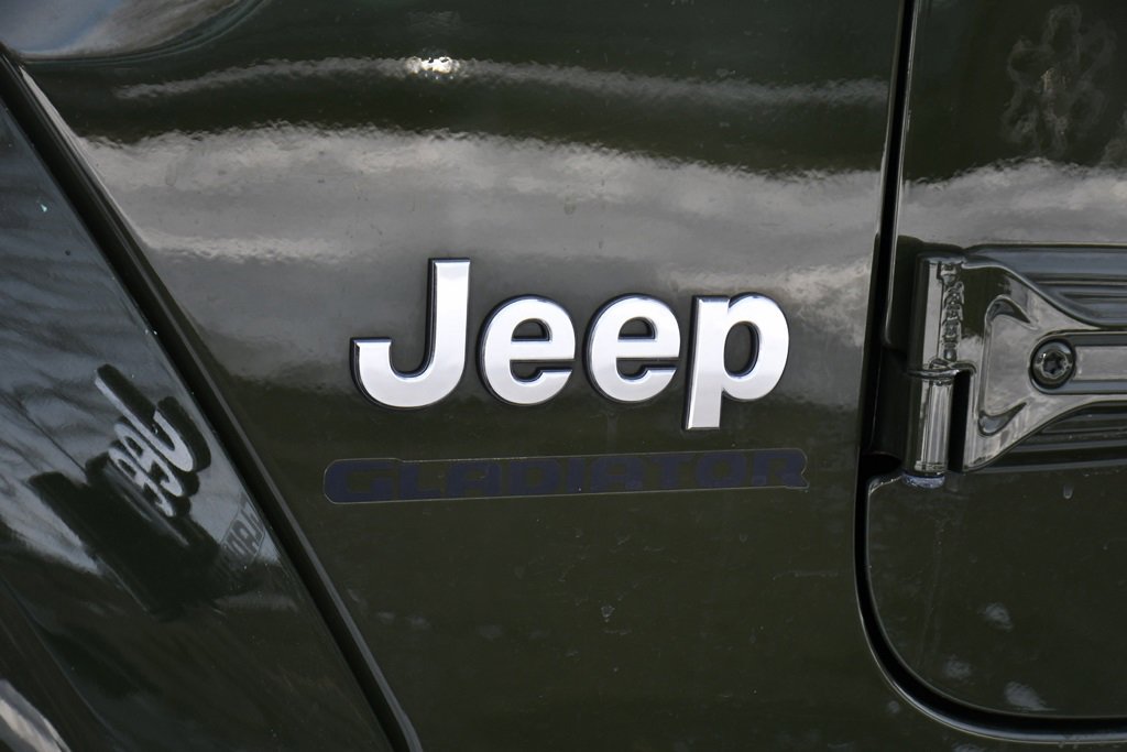 Used 2022 Jeep Gladiator Overland w/ Cold Weather Group image 34