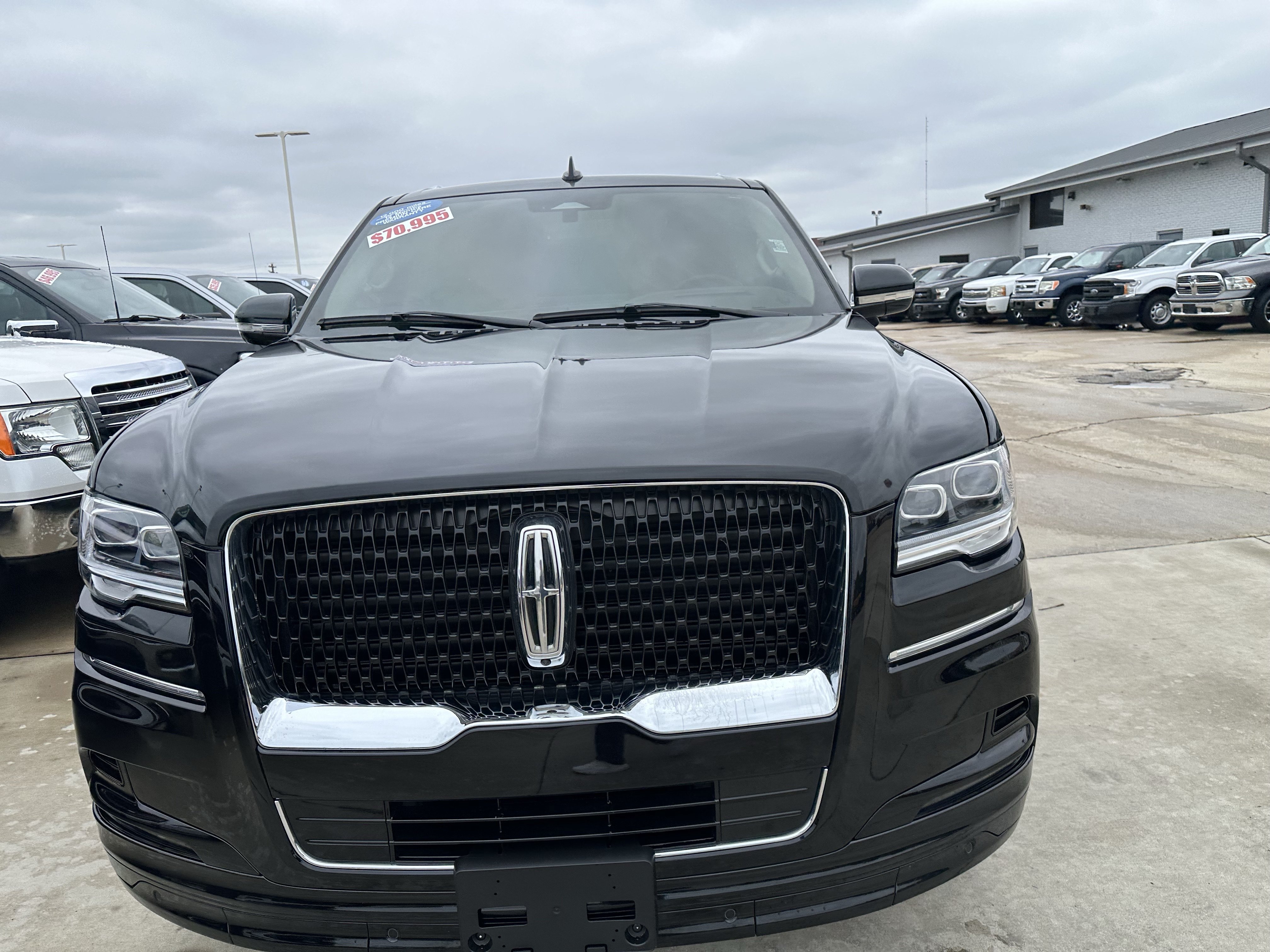 Used 2024 Lincoln Navigator Reserve AWD/4WD image 2