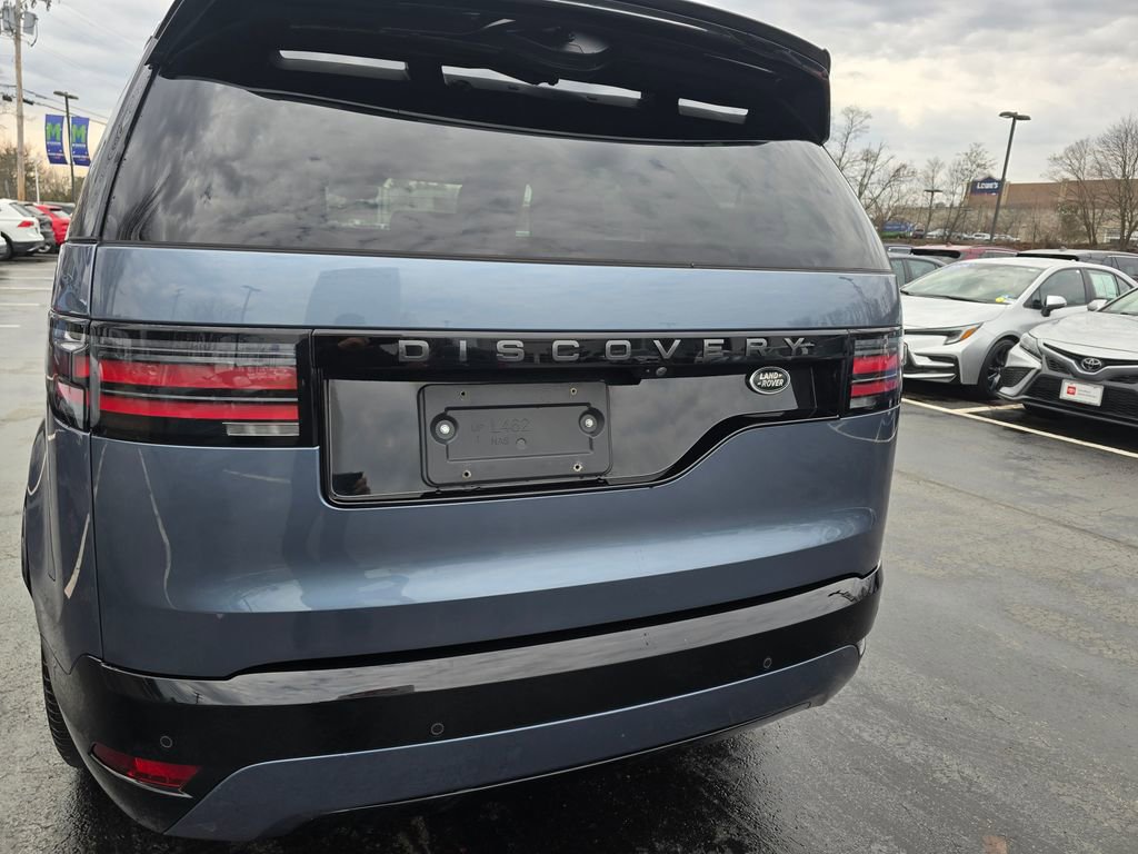 Used 2023 Land Rover Discovery S R-Dynamic image 7