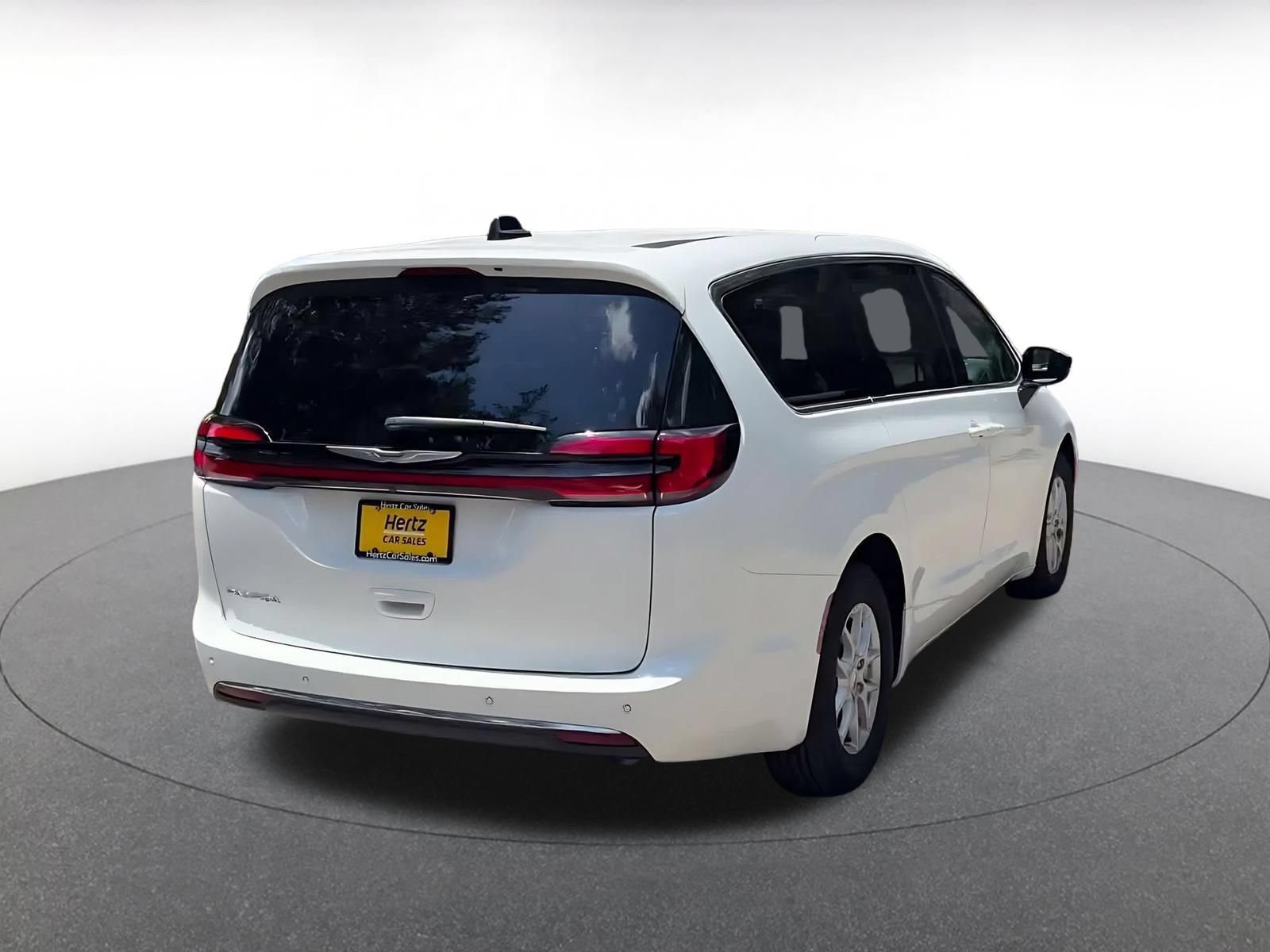 Used 2025 Chrysler Pacifica Select FWD image 13