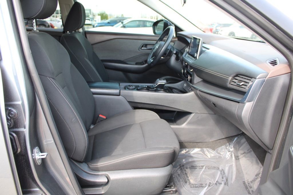 Used 2023 Nissan Rogue S image 18