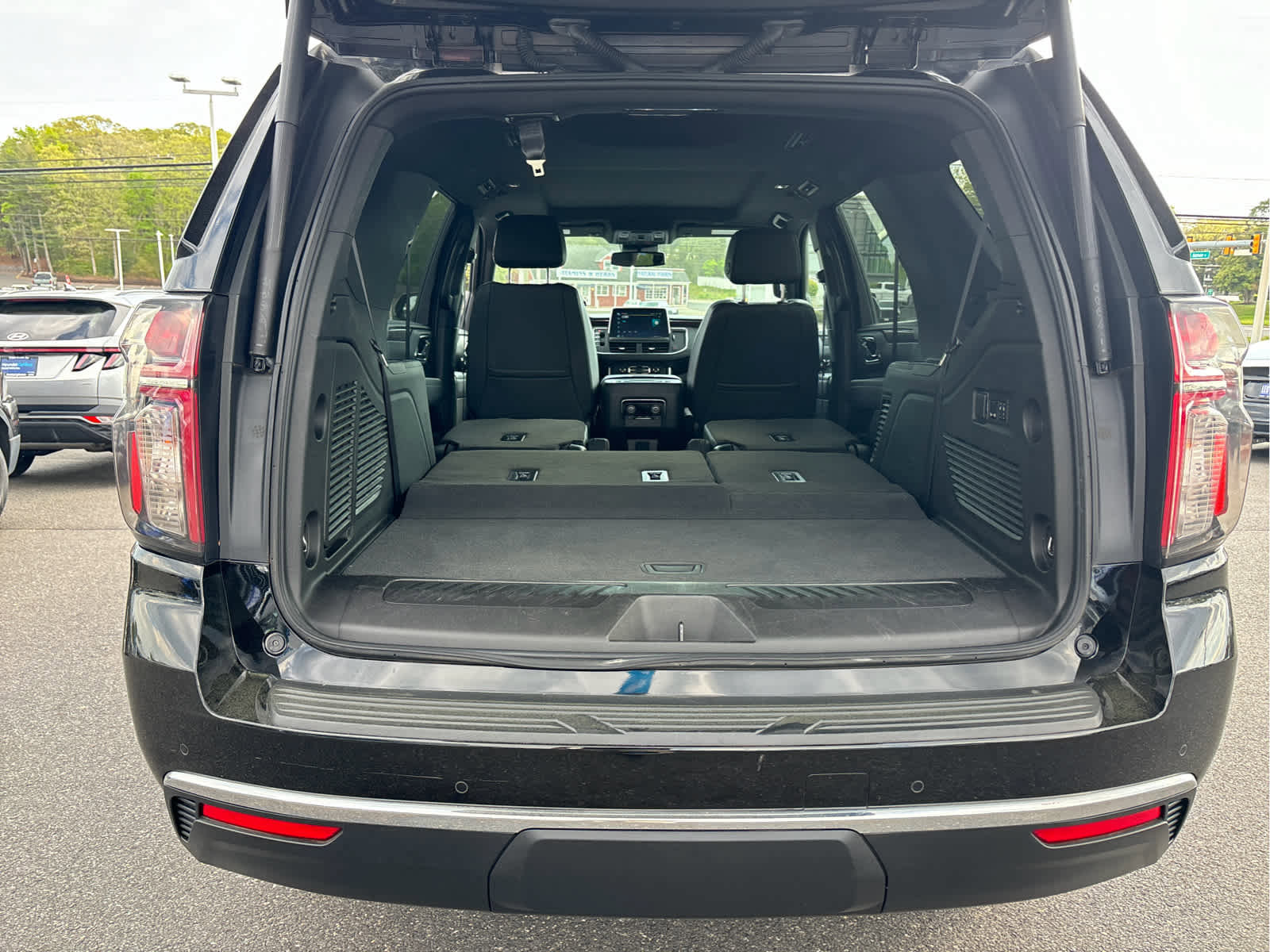 Certified 2023 Chevrolet Tahoe LT w/ Luxury Package AWD/4WD image 27
