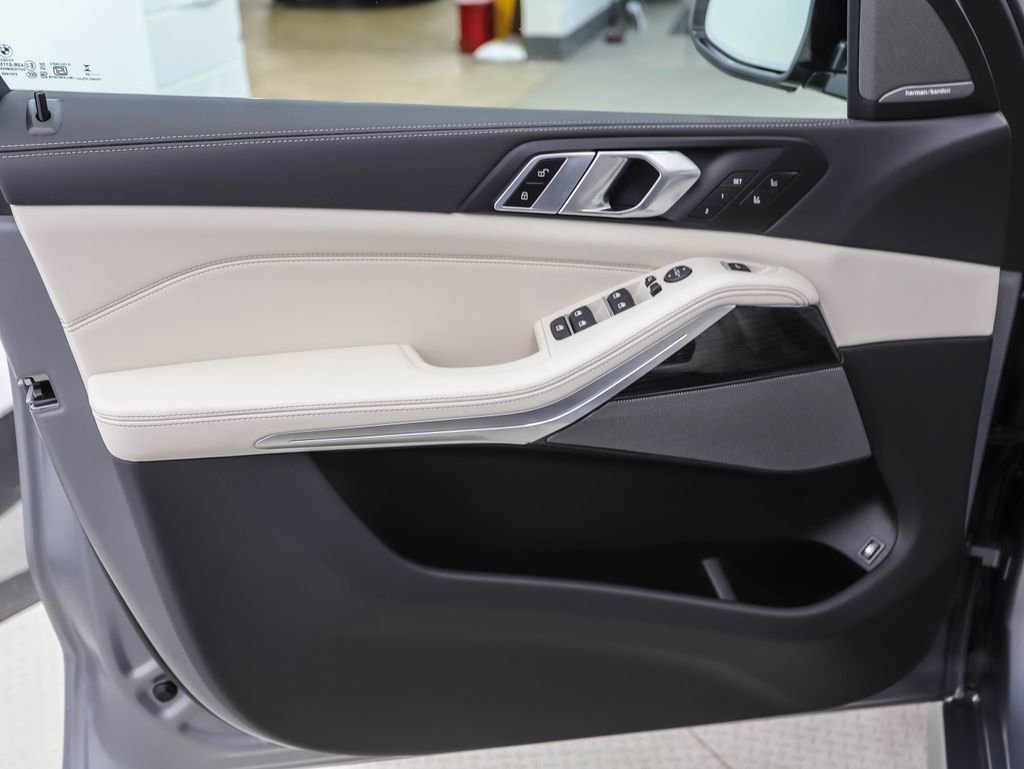 New 2026 BMW X5 xDrive50e image 9