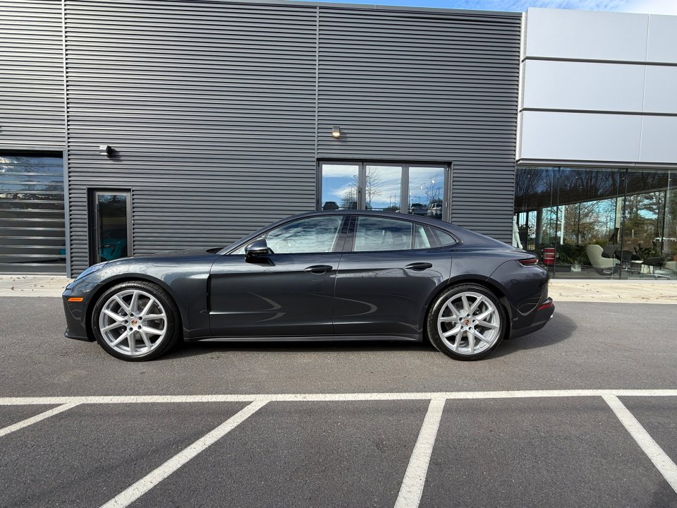 New 2026 Porsche Panamera image 2