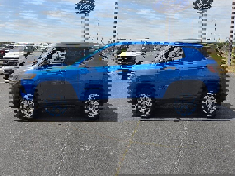 Used 2025 Jeep Compass Sport image 4