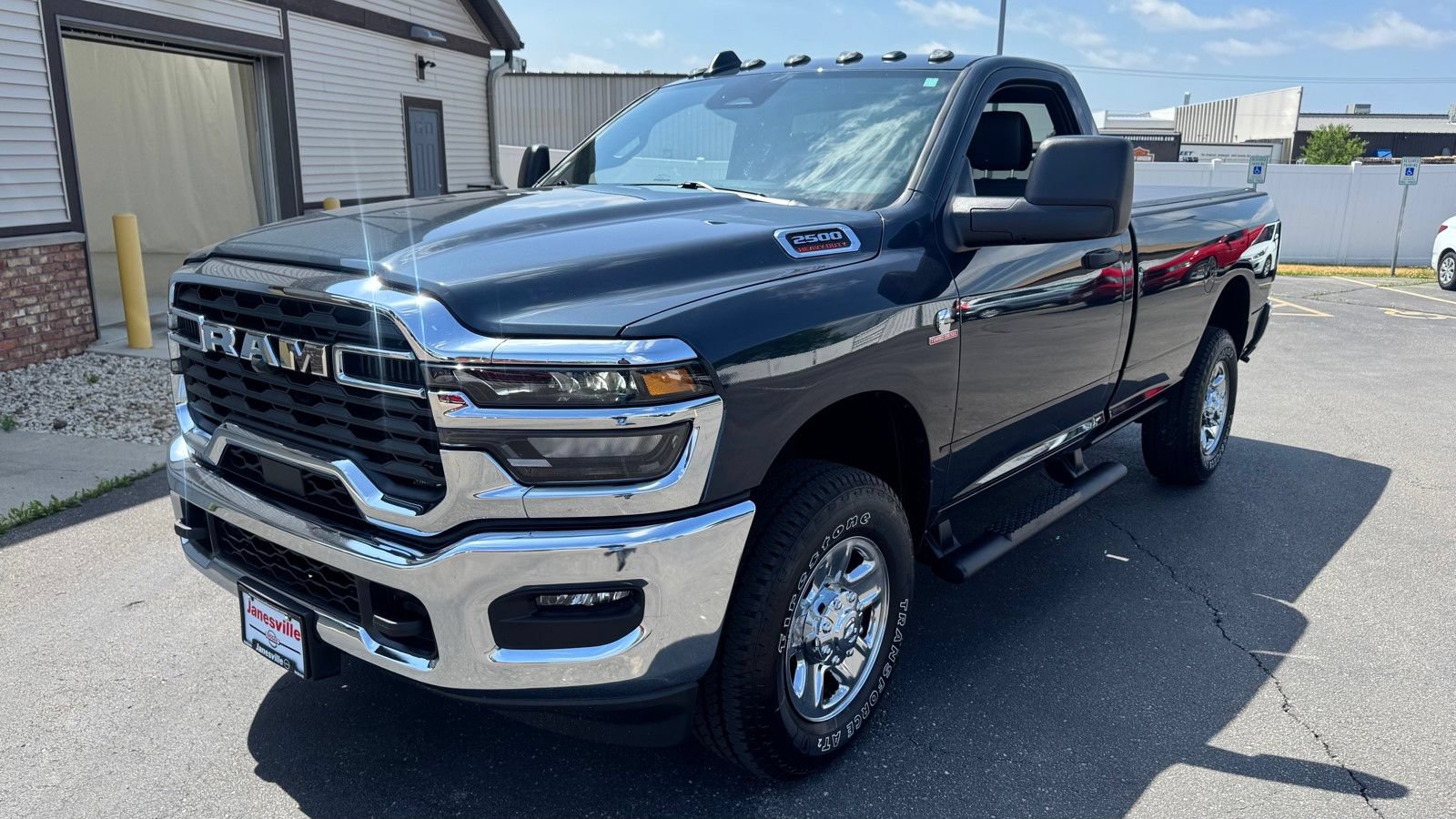 Used 2026 RAM 2500 Tradesman w/ Chrome Appearance Group AWD/4WD image 7