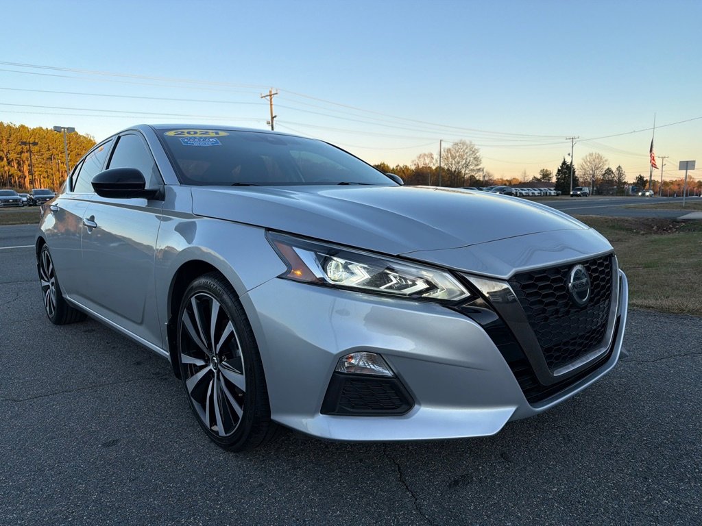 Used 2021 Nissan Altima 2.5 SR image 2