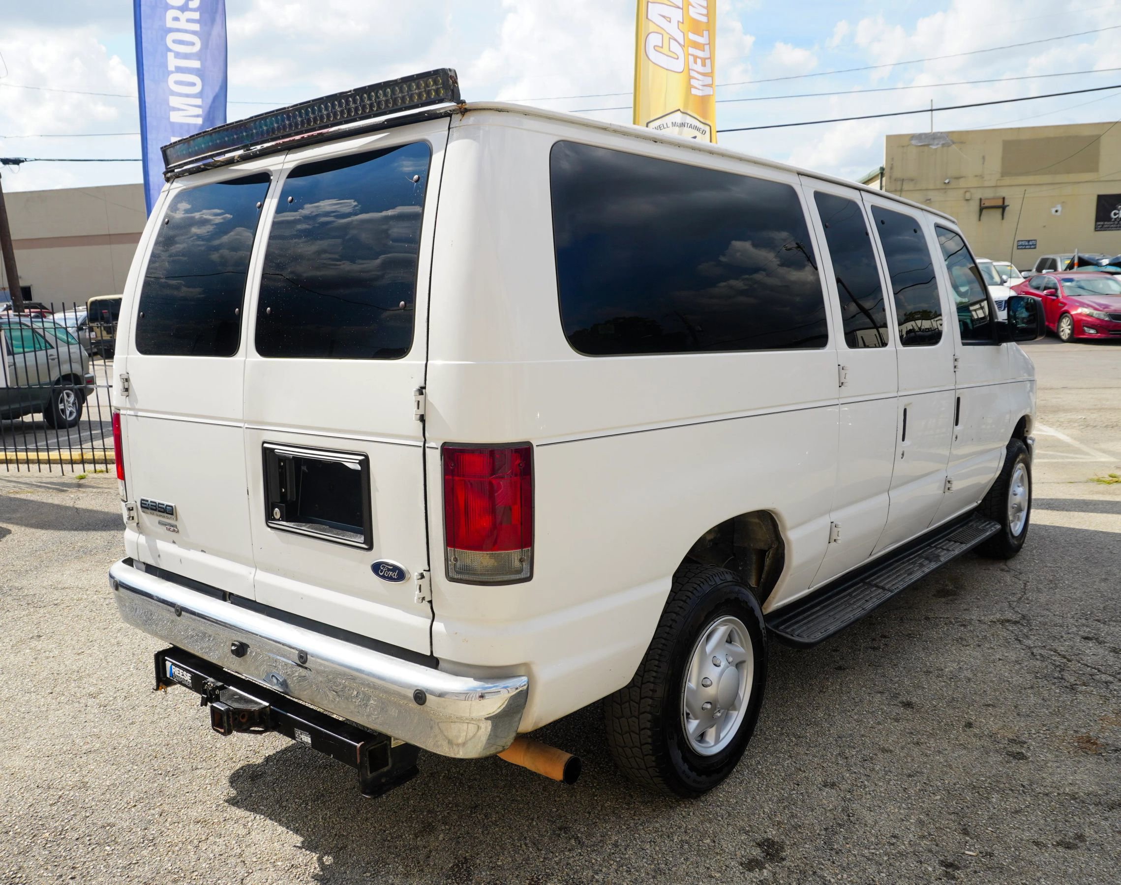 Used 2011 Ford E-350 and Econoline 350 XLT image 7