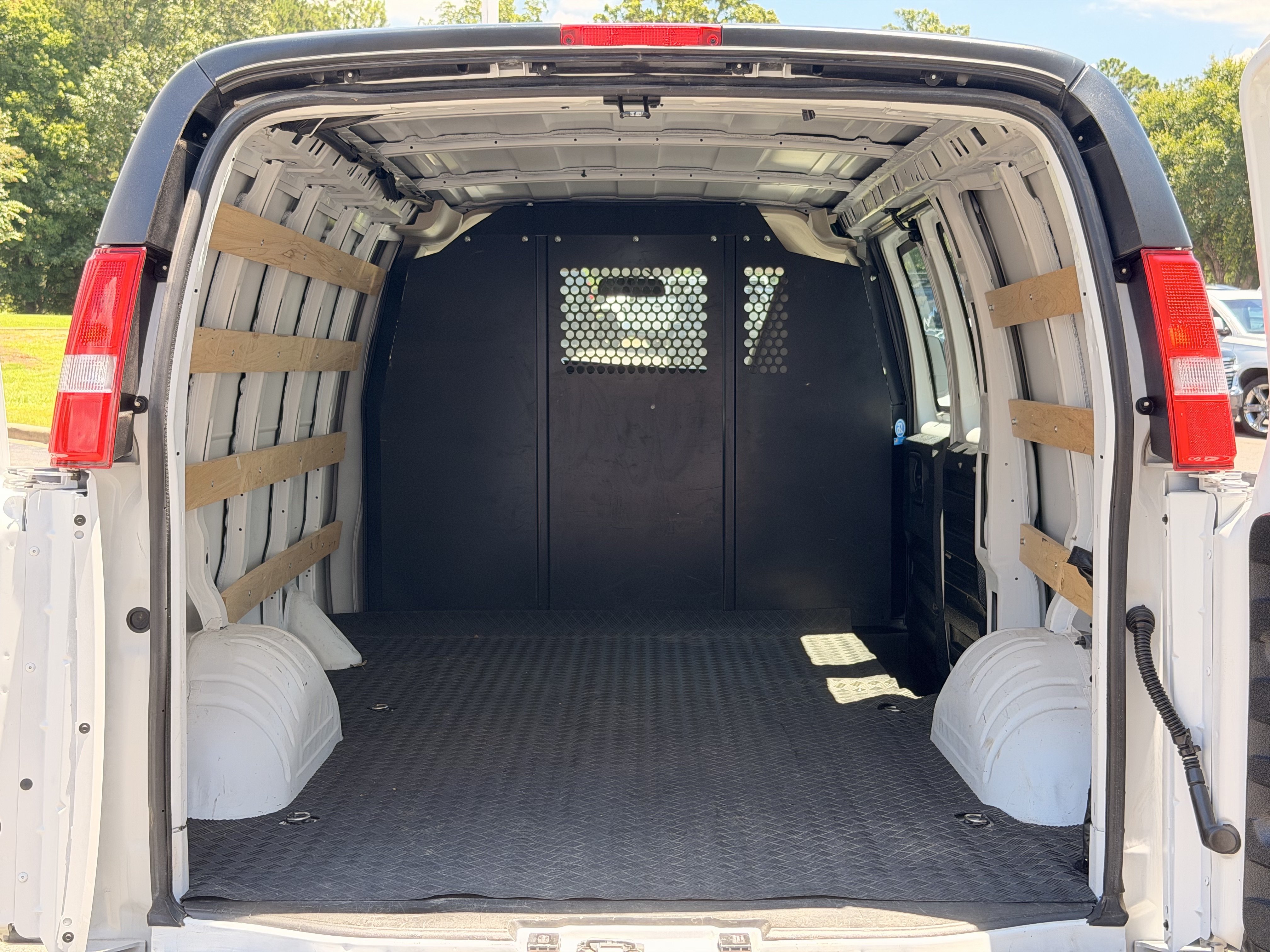 Used 2025 GMC Savana 2500 w/ Driver Convenience Package RWD image 31