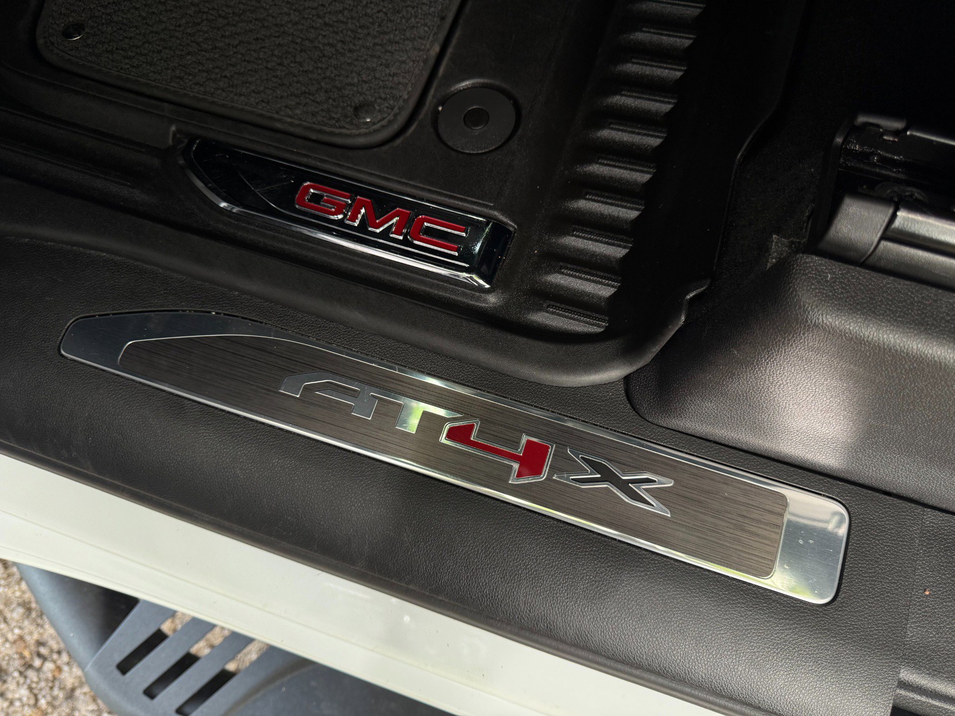 Used 2024 GMC Sierra 1500 AT4X image 33