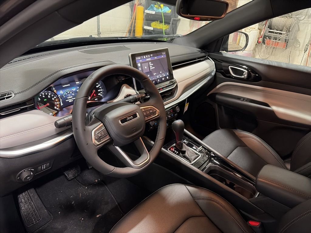 Used 2024 Jeep Compass Limited image 15