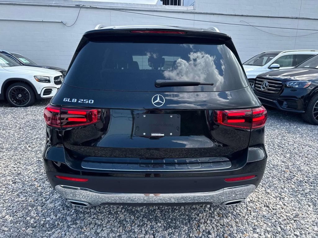 Used 2025 Mercedes-Benz GLB 250 image 5