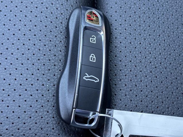 Used 2022 Porsche 911 Carrera image 39