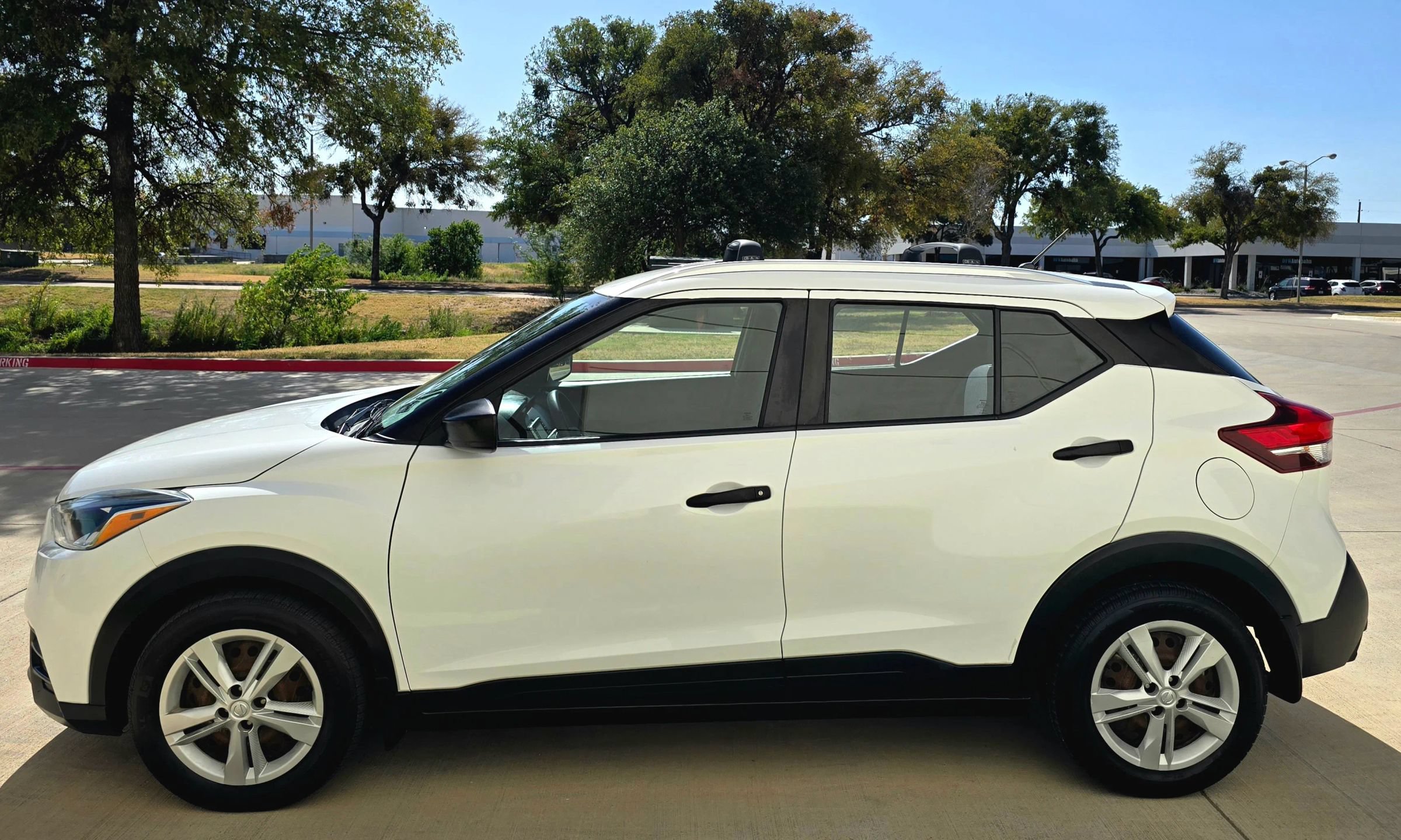 Used 2018 Nissan Kicks S w/ Exterior Package FWD image 9