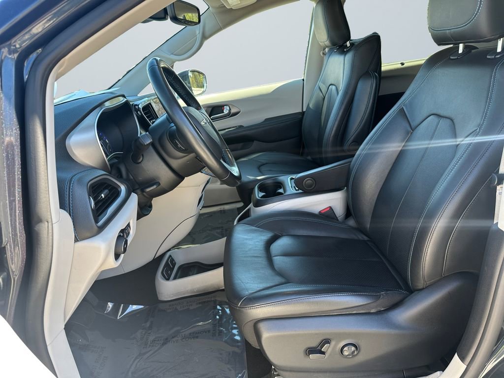 Used 2021 Chrysler Pacifica Touring-L w/ Uconnect Theater Family Group image 9