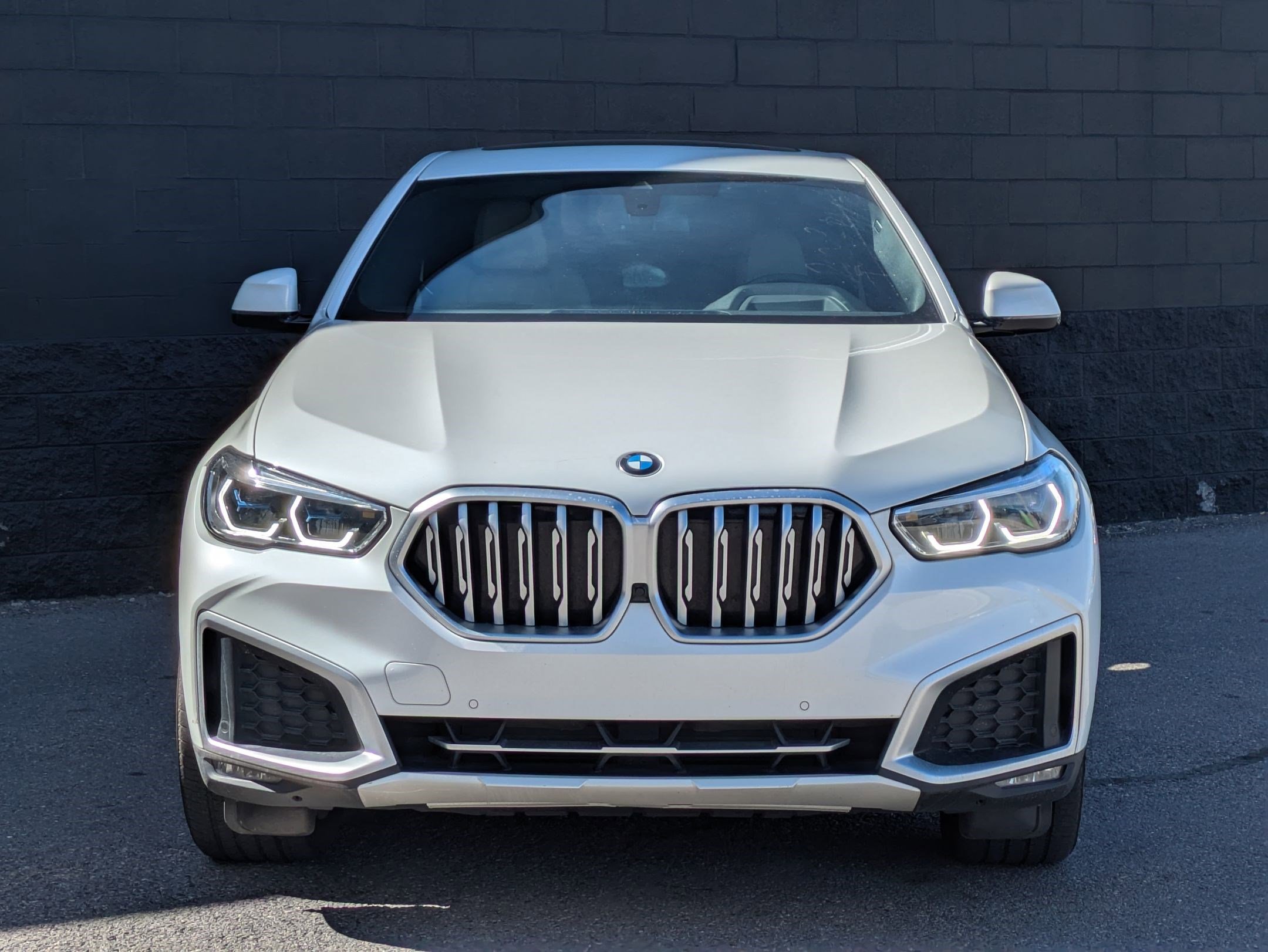 Used 2021 BMW X6 xDrive40i w/ Executive Package 2 AWD/4WD image 2