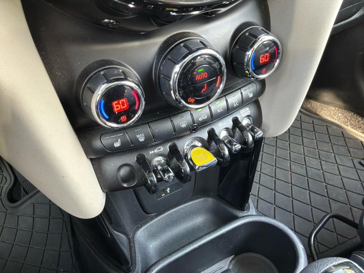Used 2020 MINI Cooper SE w/ 6.5" Touchscreen Package FWD image 19