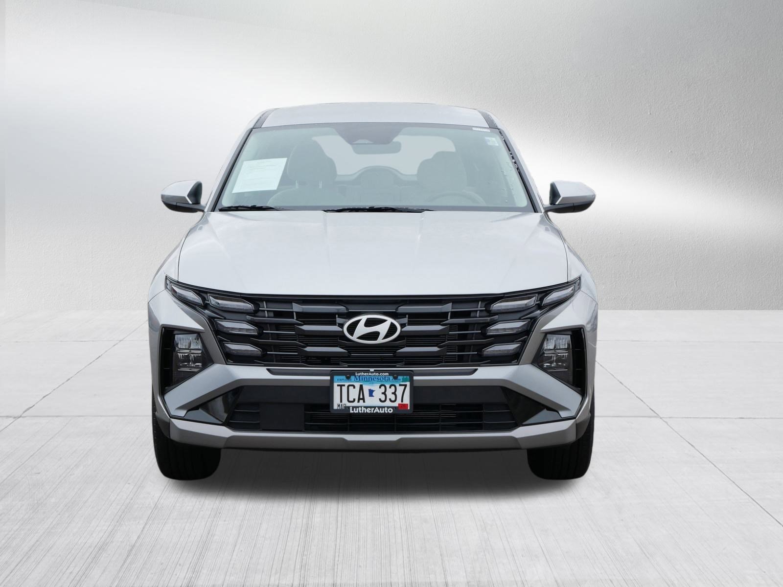 Certified 2025 Hyundai Tucson SE image 2