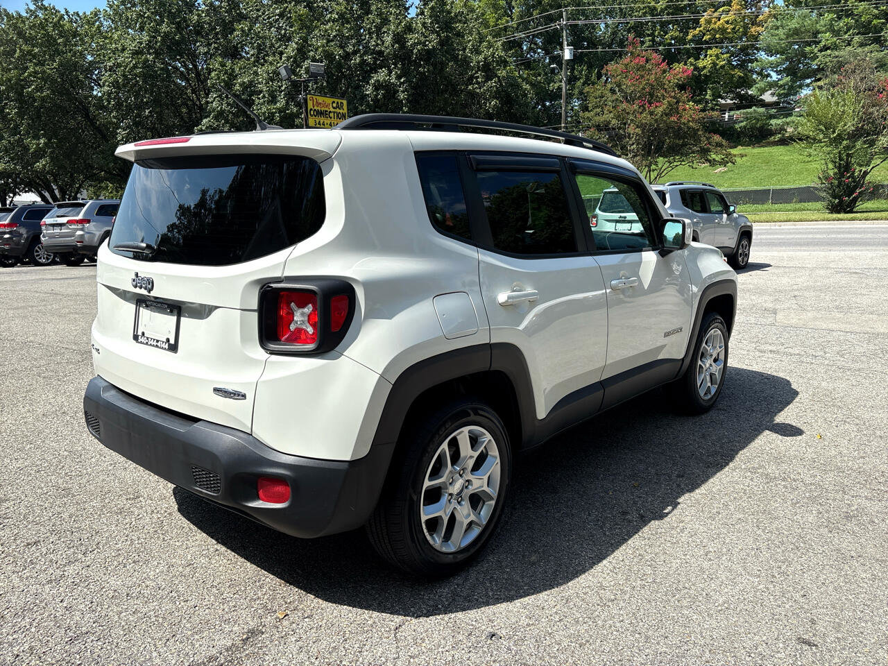 Used 2016 Jeep Renegade Latitude w/ Popular Equipment Group image 5