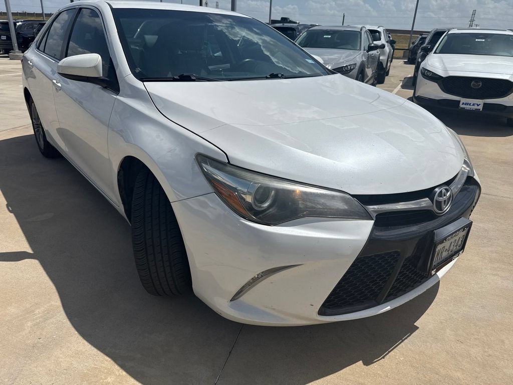 Used 2015 Toyota Camry SE FWD image 3