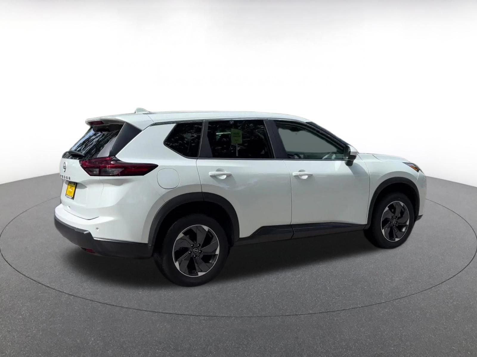 Used 2025 Nissan Rogue SV FWD image 14