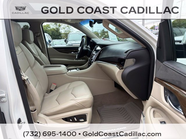 Used 2019 Cadillac Escalade ESV Luxury AWD/4WD image 7