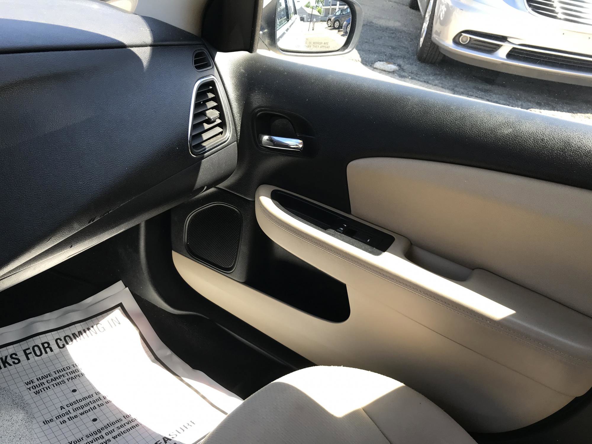 Used 2014 Chrysler 200 LX FWD image 16