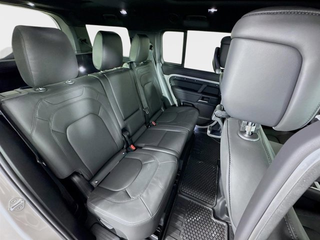 New 2026 Land Rover Defender 130 X-Dynamic SE image 29