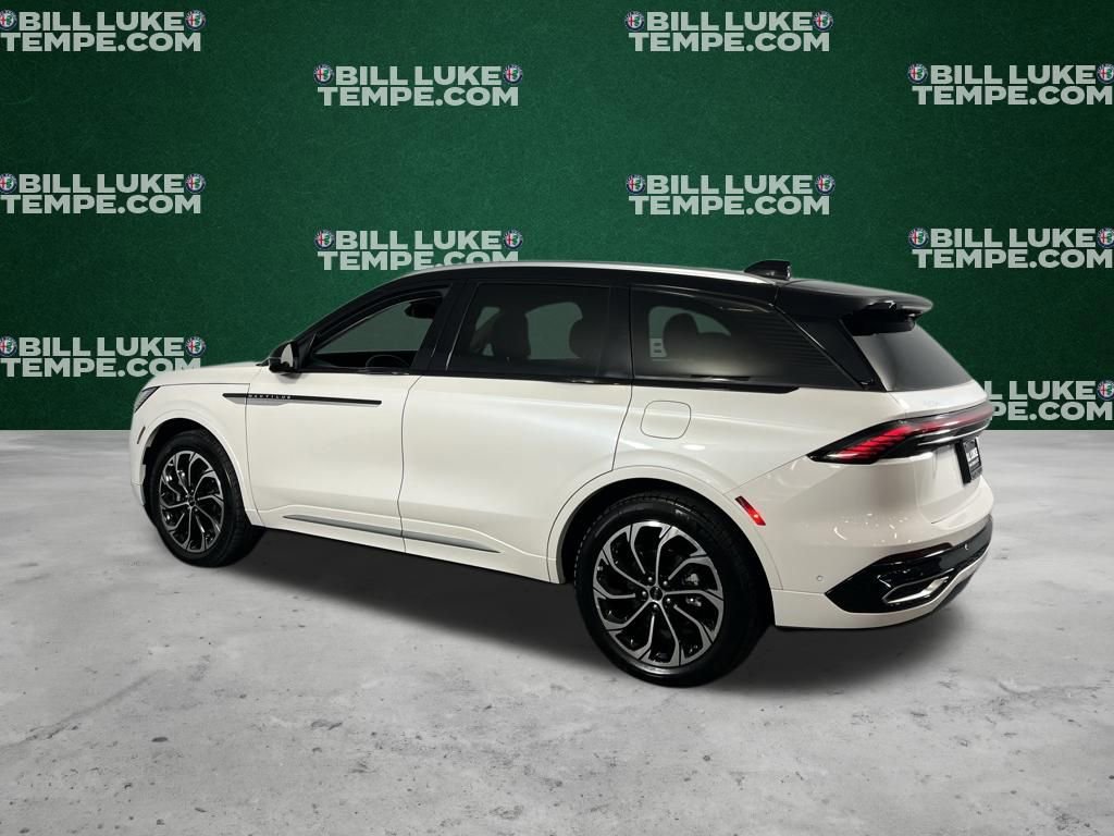 Used 2024 Lincoln Nautilus Reserve AWD/4WD image 9