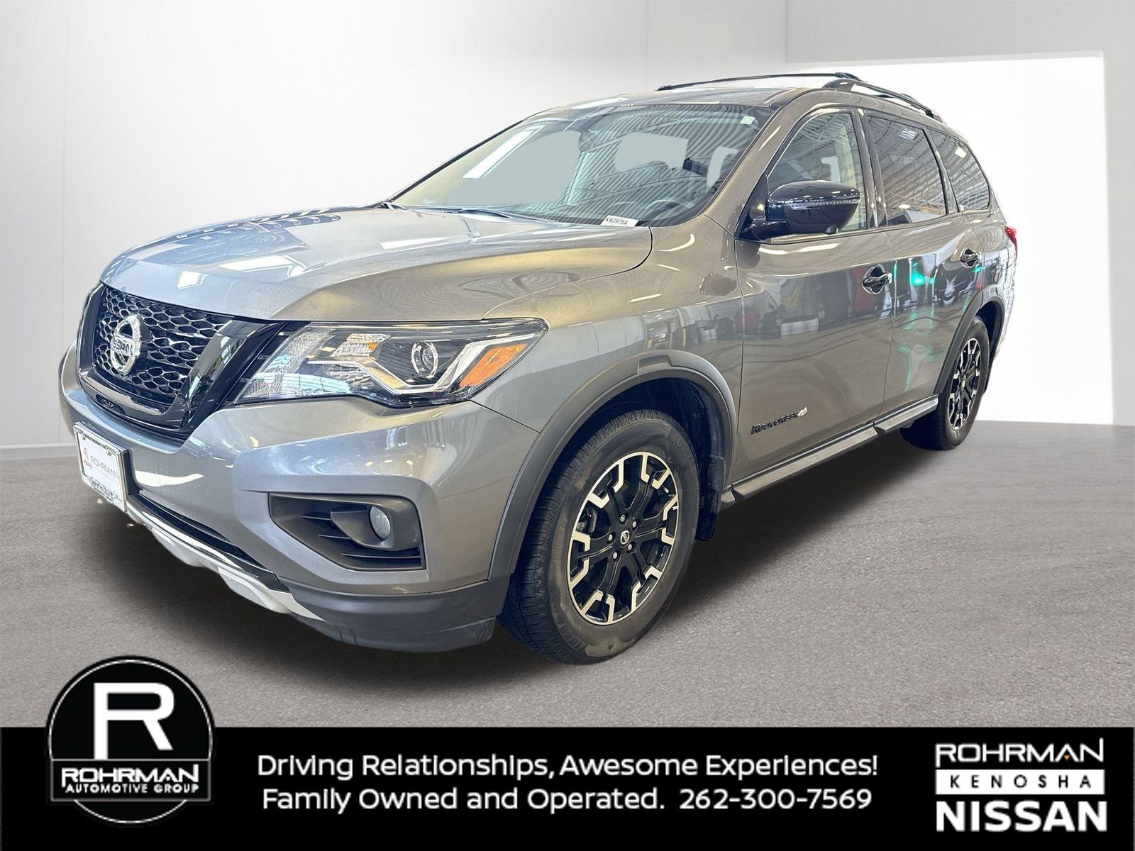 Used 2020 Nissan Pathfinder SL image 2