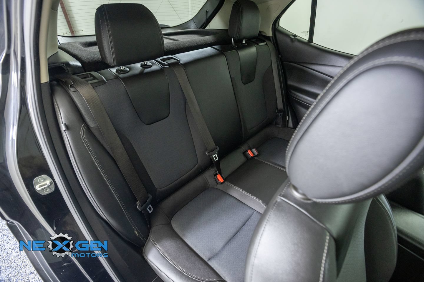 Used 2022 Buick Encore GX Preferred w/ Cold Weather Comfort Package AWD/4WD image 37