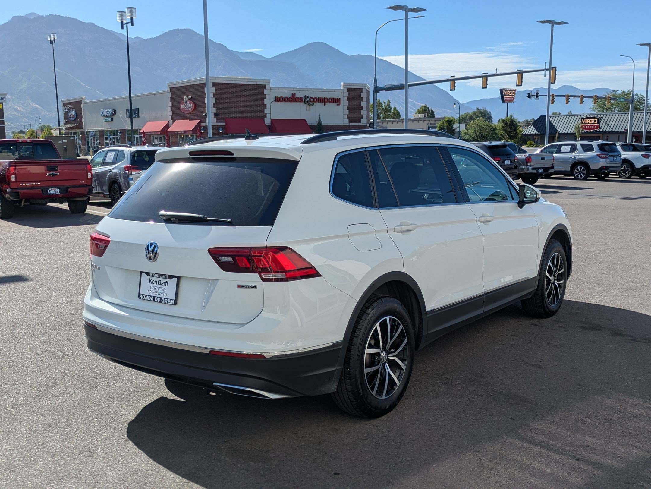 Used 2021 Volkswagen Tiguan SE w/ Panoramic Sunroof Package AWD/4WD image 3