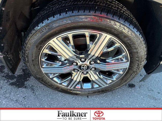 Used 2025 Toyota Sequoia Capstone AWD/4WD image 20