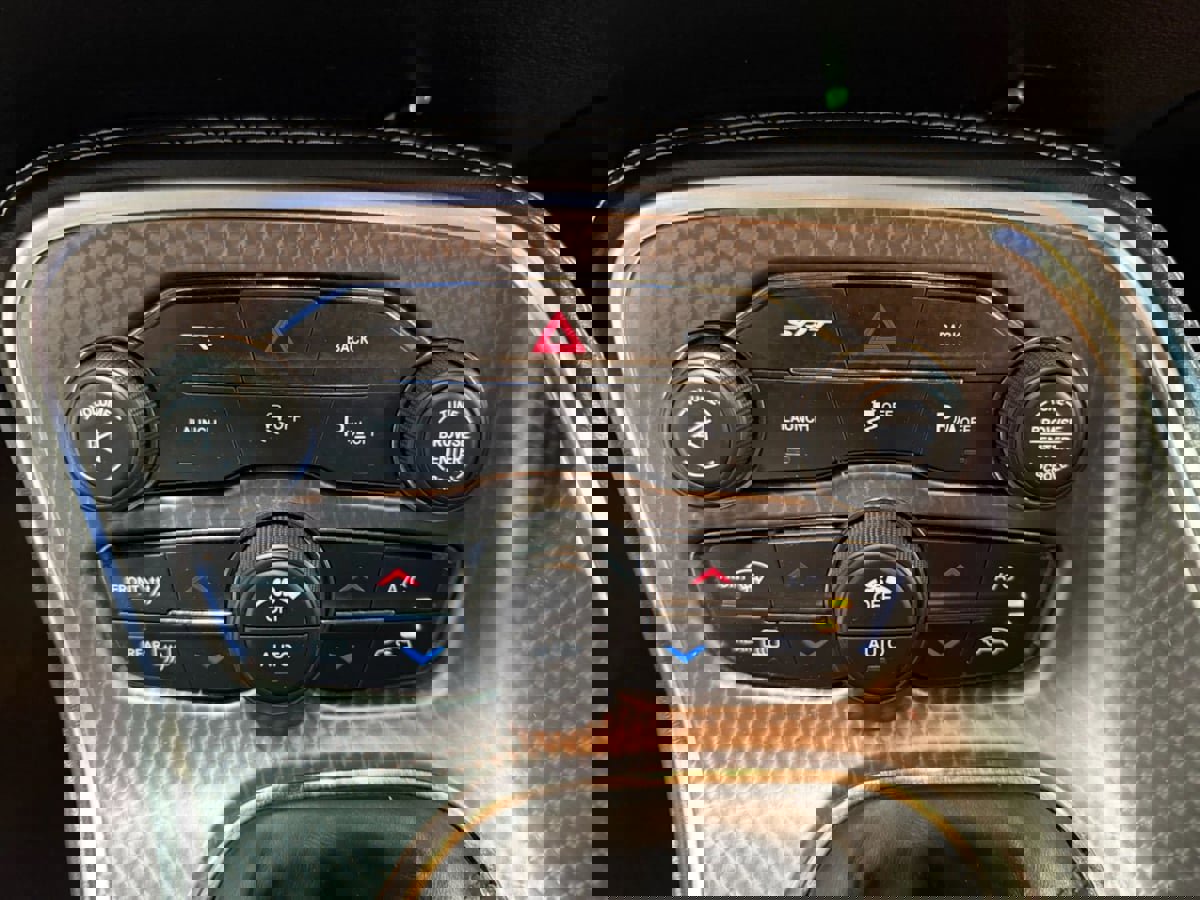 Used 2015 Dodge Challenger SRT Hellcat image 20