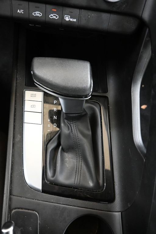 Used 2025 Hyundai Elantra SE image 34