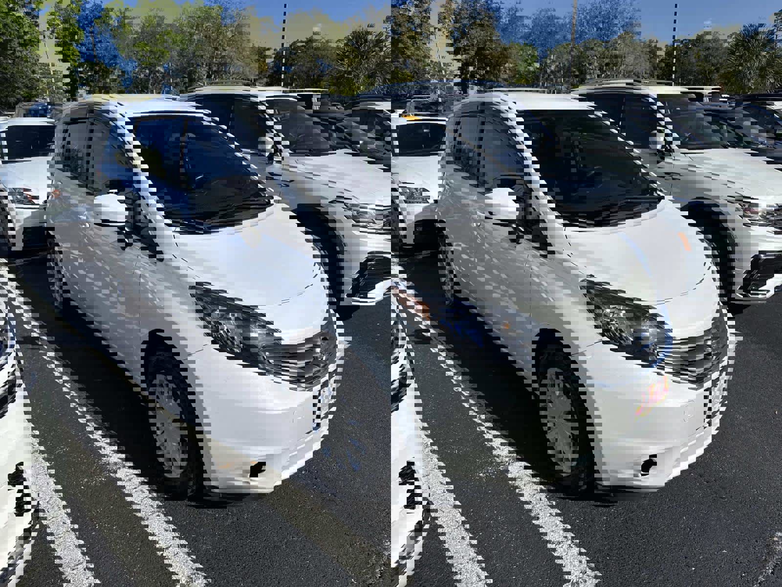 Used 2016 Nissan Versa Note SV image 1