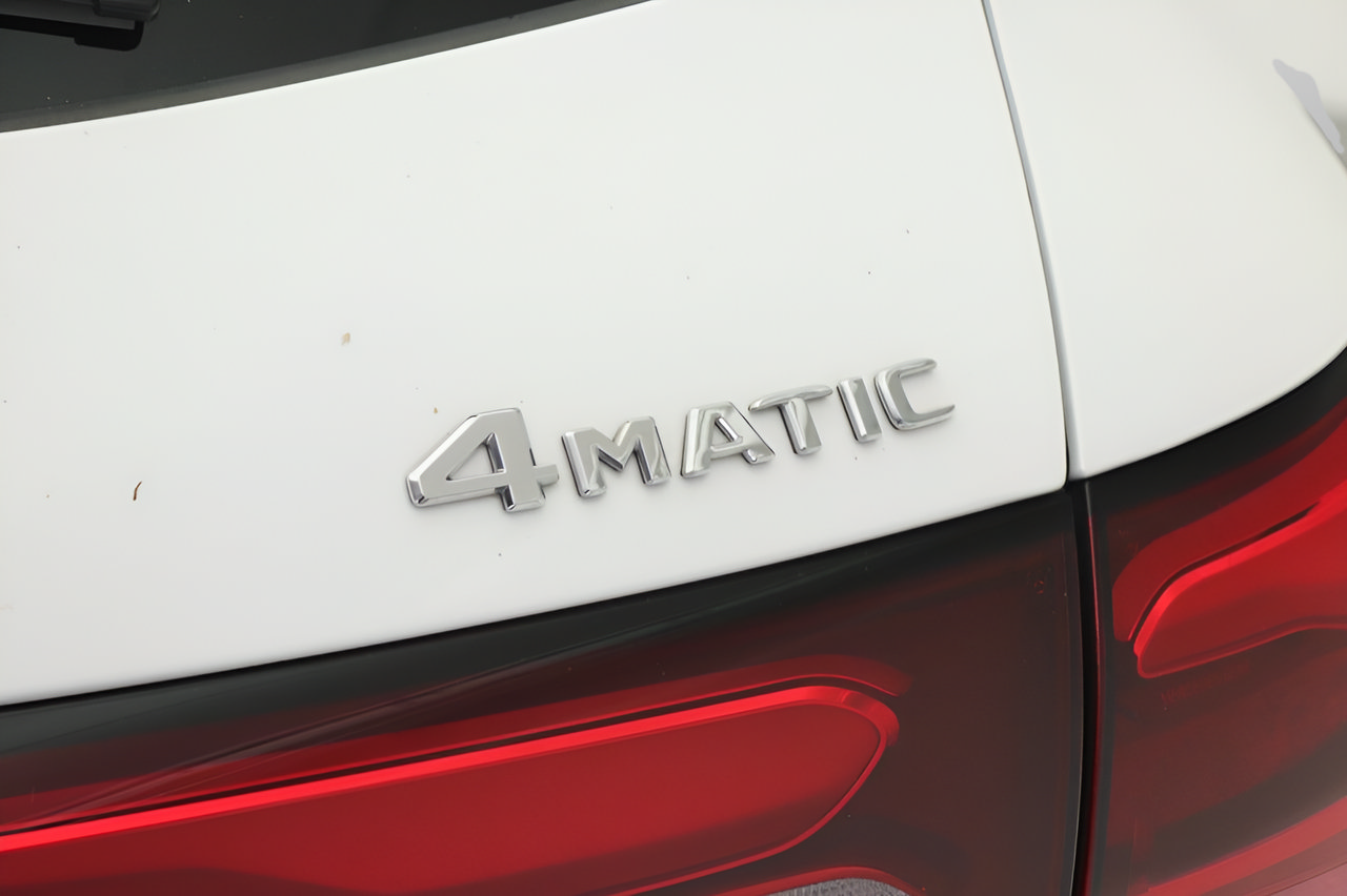Used 2025 Mercedes-Benz GLC 350e 4MATIC image 20