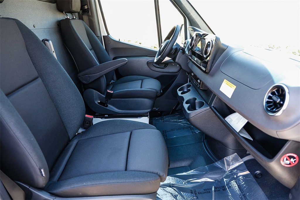 Used 2024 Mercedes-Benz eSprinter 170 Cargo image 13