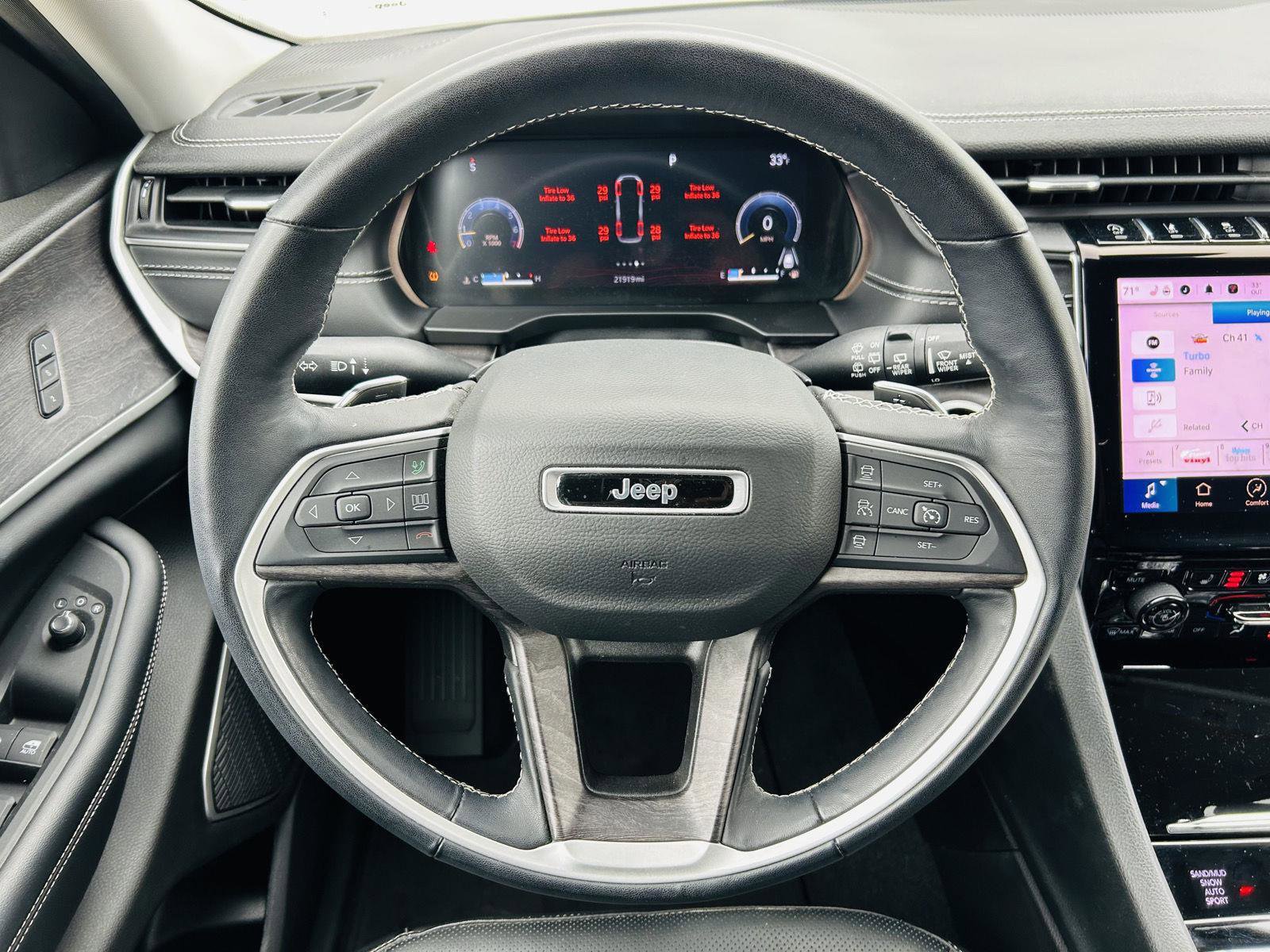 Used 2022 Jeep Grand Cherokee L Limited w/ Luxury Tech Group II image 21