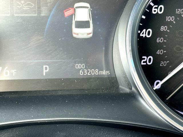 Used 2018 Toyota Camry XLE image 16