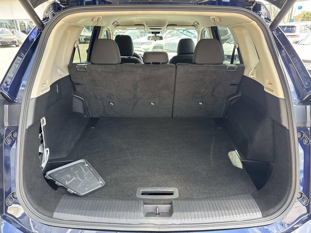Used 2024 Nissan Rogue SV image 9