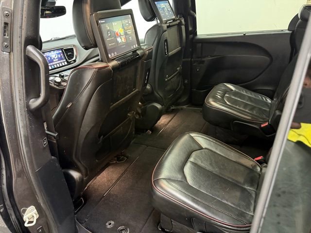 Used 2020 Chrysler Pacifica Limited image 33