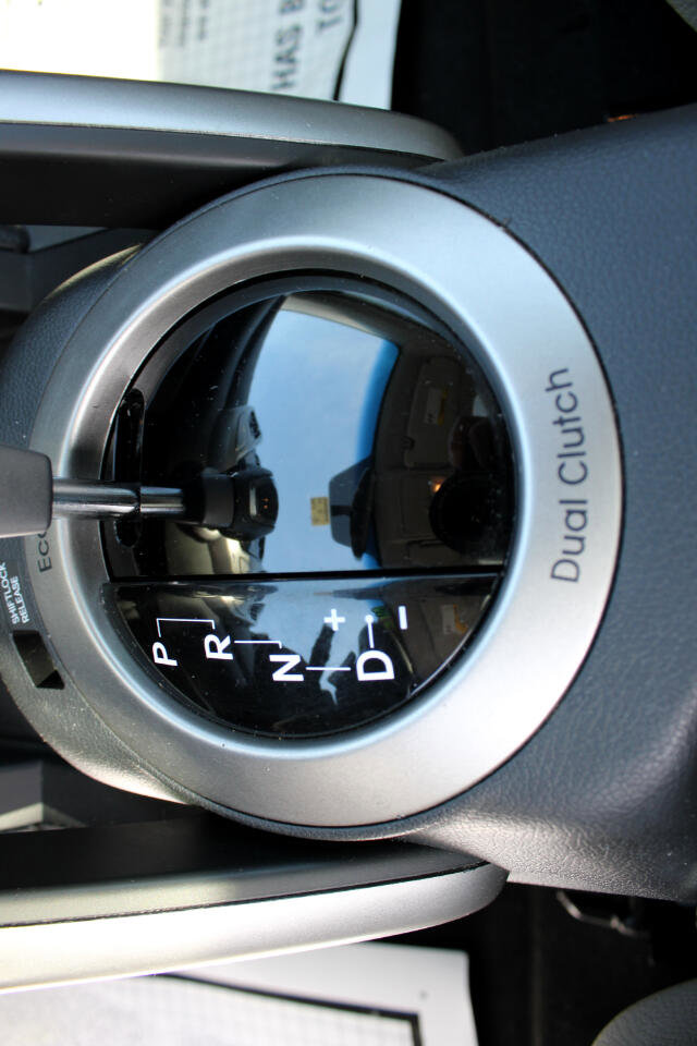 Used 2012 Hyundai Veloster w/ Style Pkg image 28