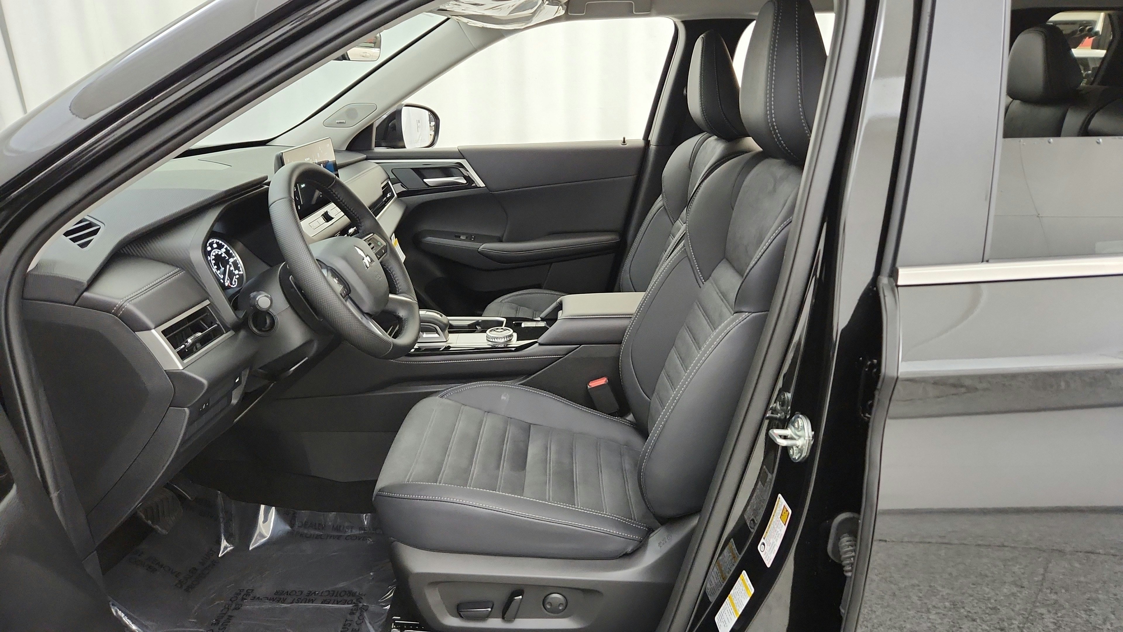 Used 2025 Mitsubishi Outlander SE AWD/4WD image 9
