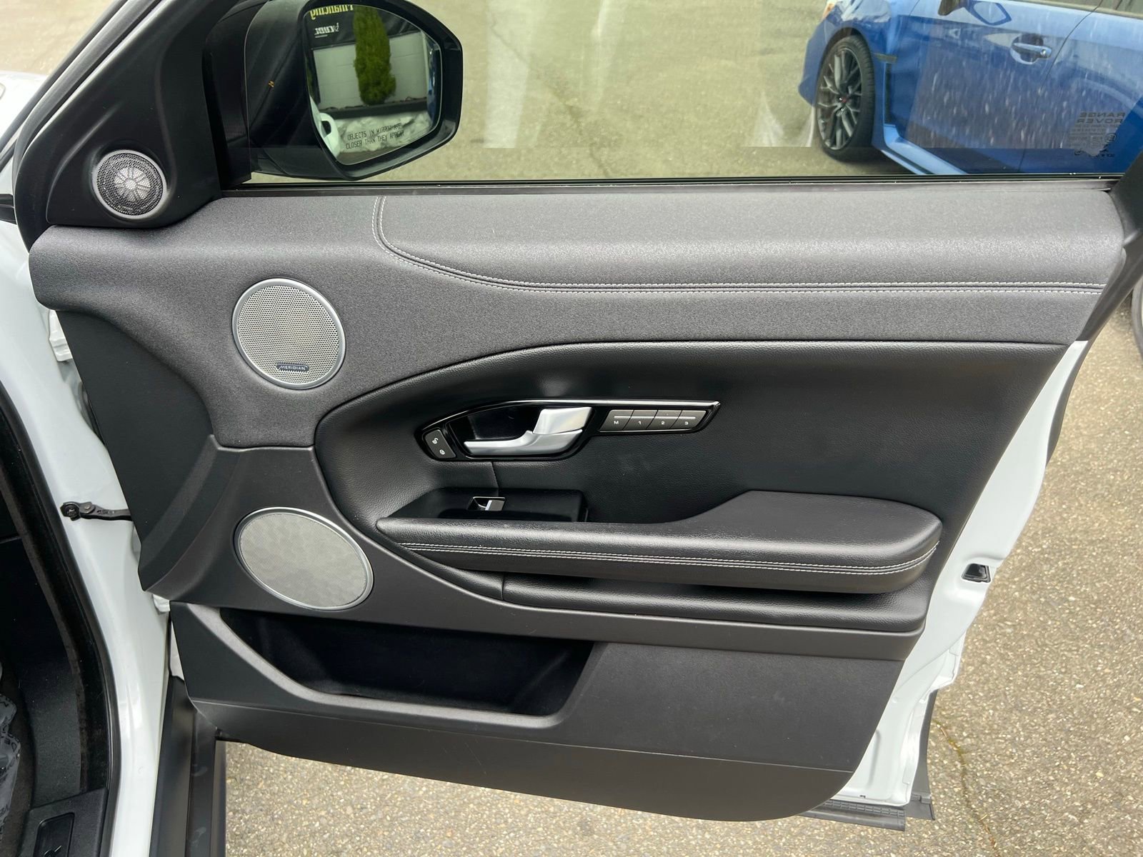 Used 2018 Land Rover Range Rover Evoque SE Premium image 28