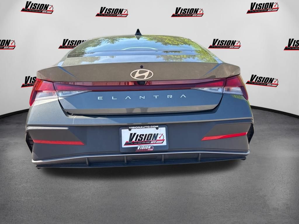Certified 2024 Hyundai Elantra SEL FWD image 7